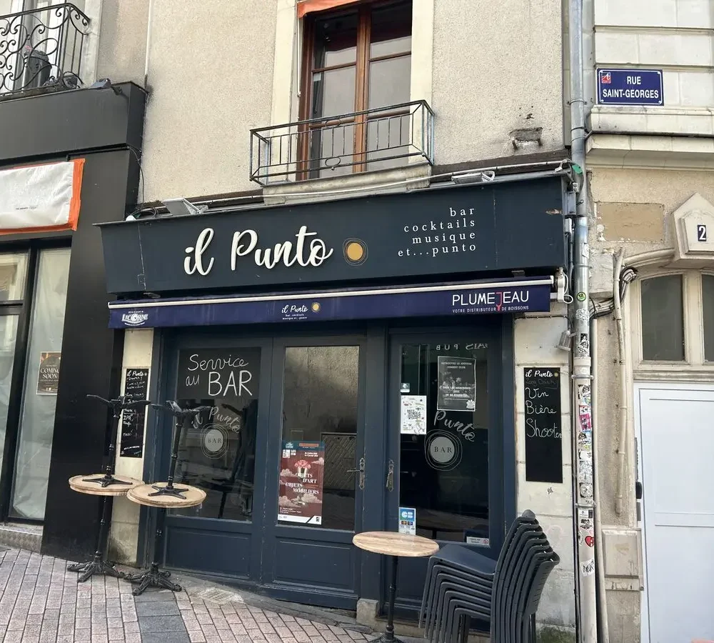 Façade du bar Il Punto à Angers