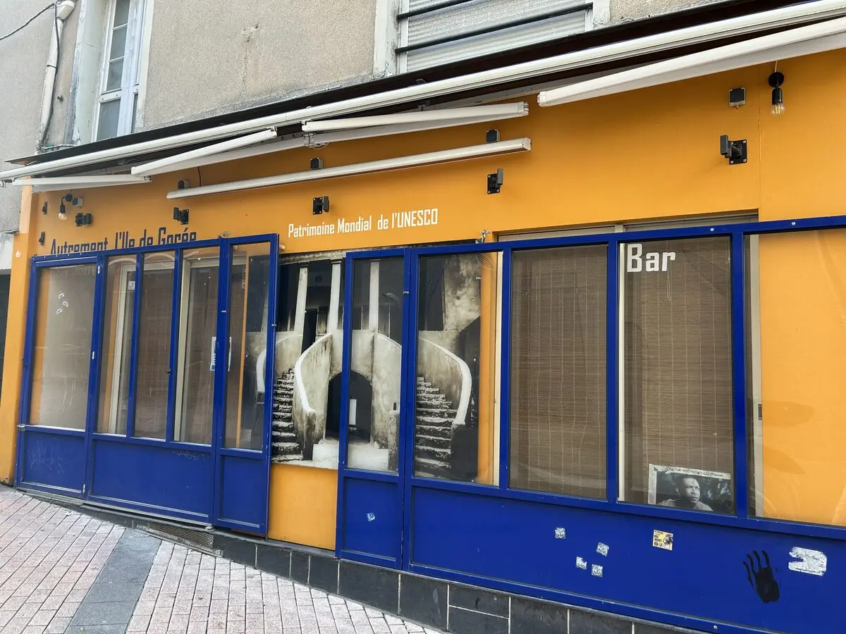 Façade du bar l'Ile de Gorée à Angers