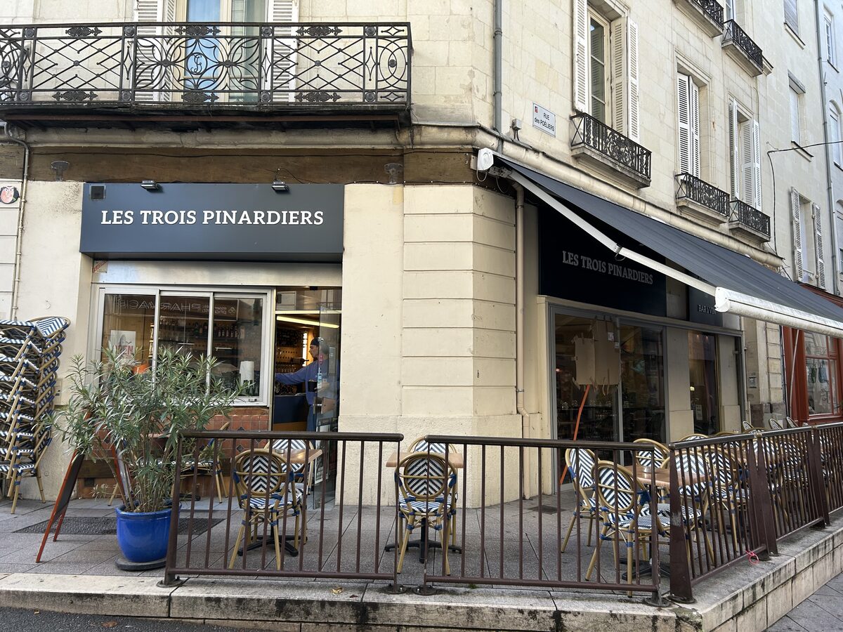 Façade du bar Les Trois Pinardiers à Angers