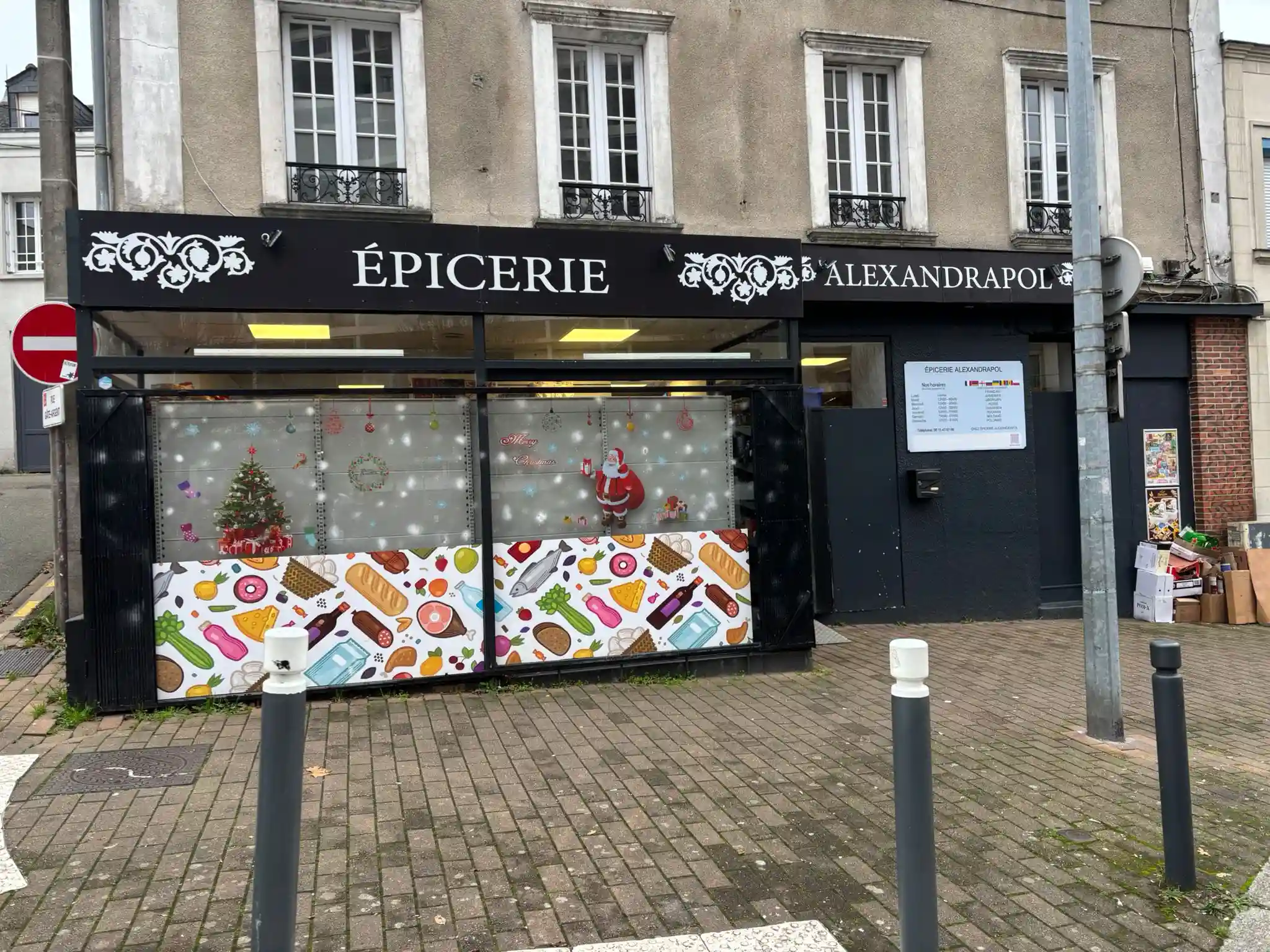 Façade de l'épicerie Alexandrapol à Angers