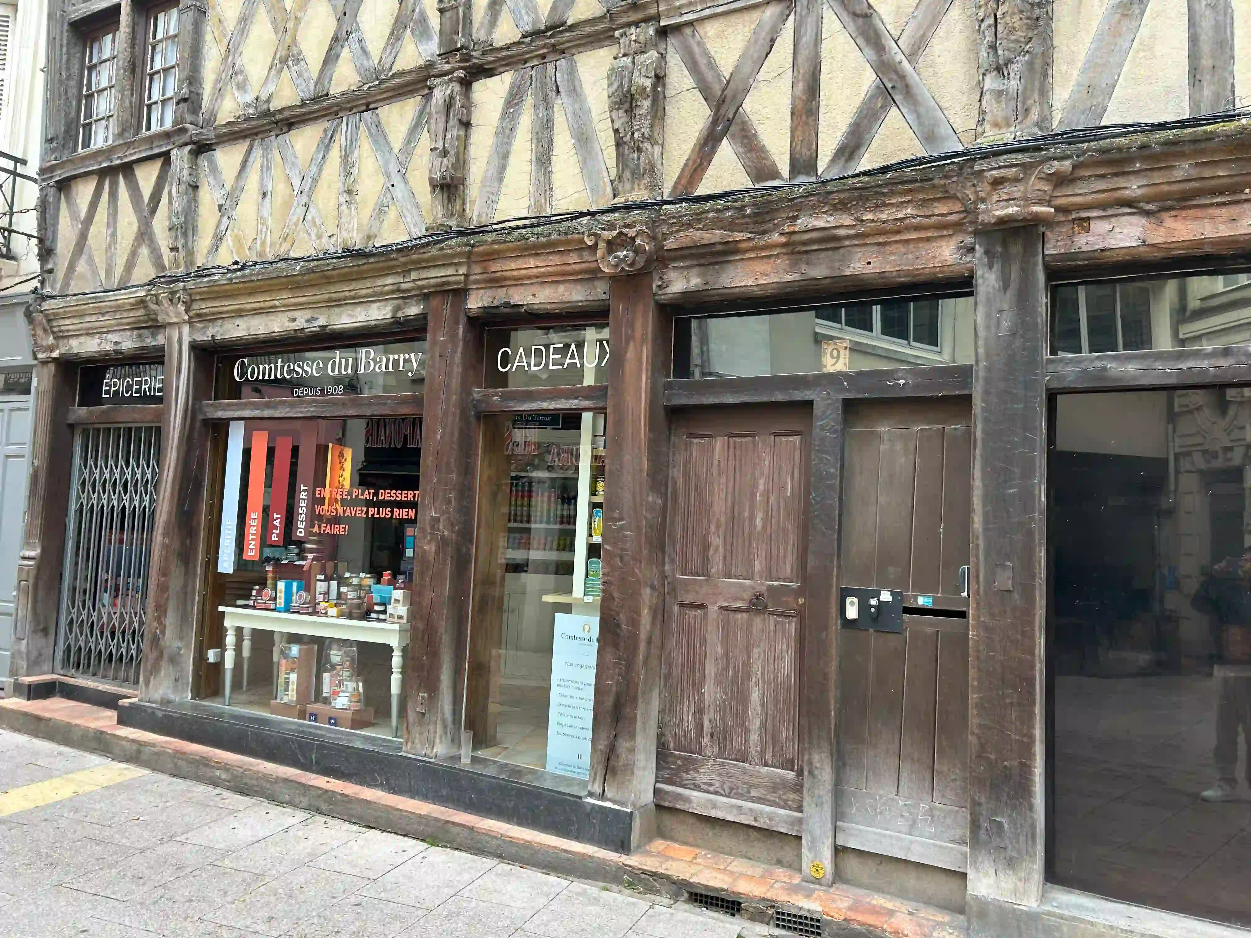Façade épicerie comtesse du barry à Angers