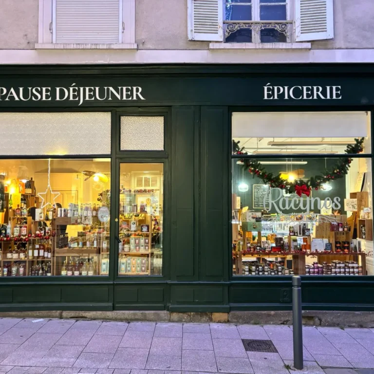 Façade de l'épicerie Racynes à Angers