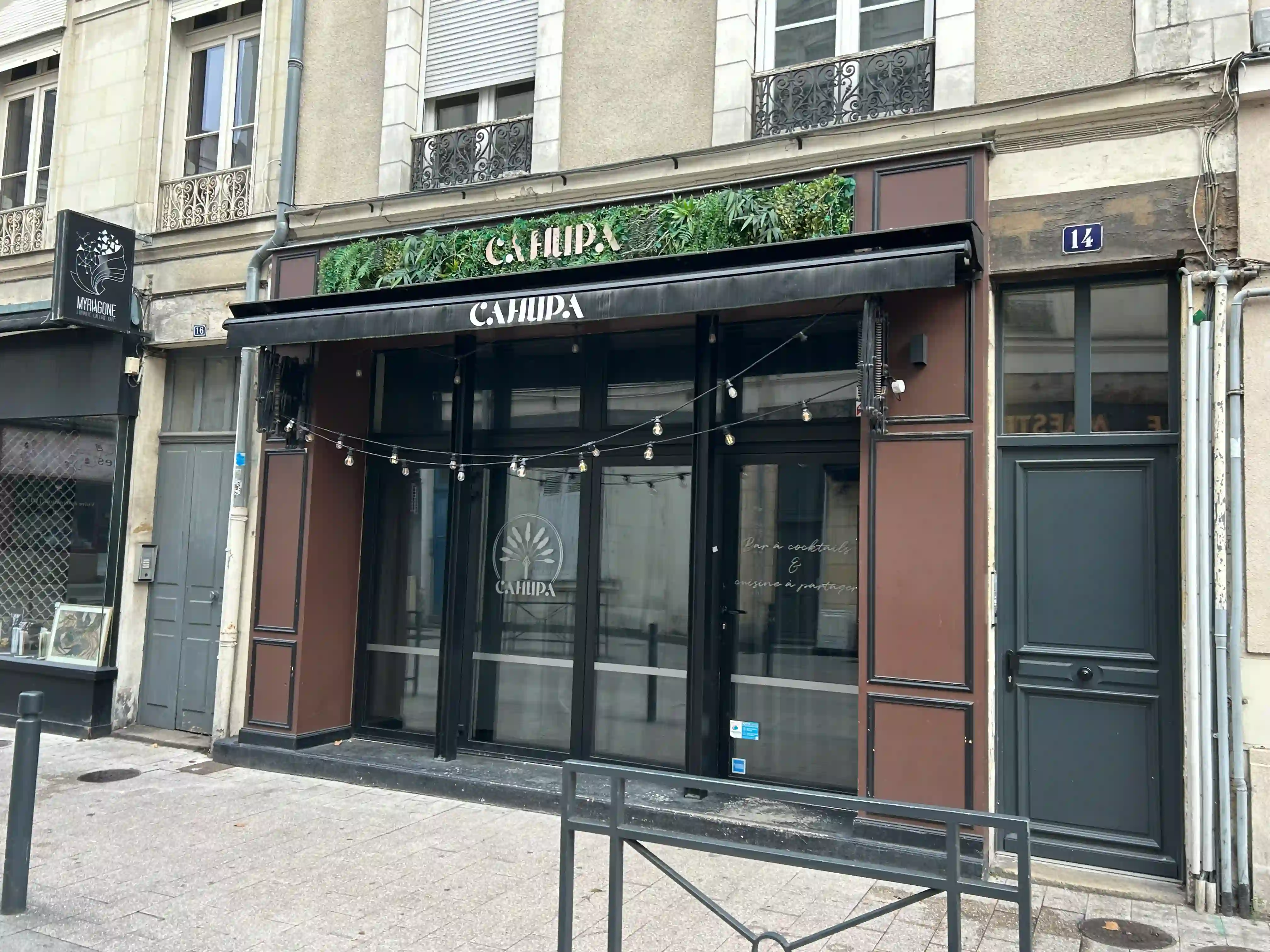 Façade du bar Cahupa à Angers