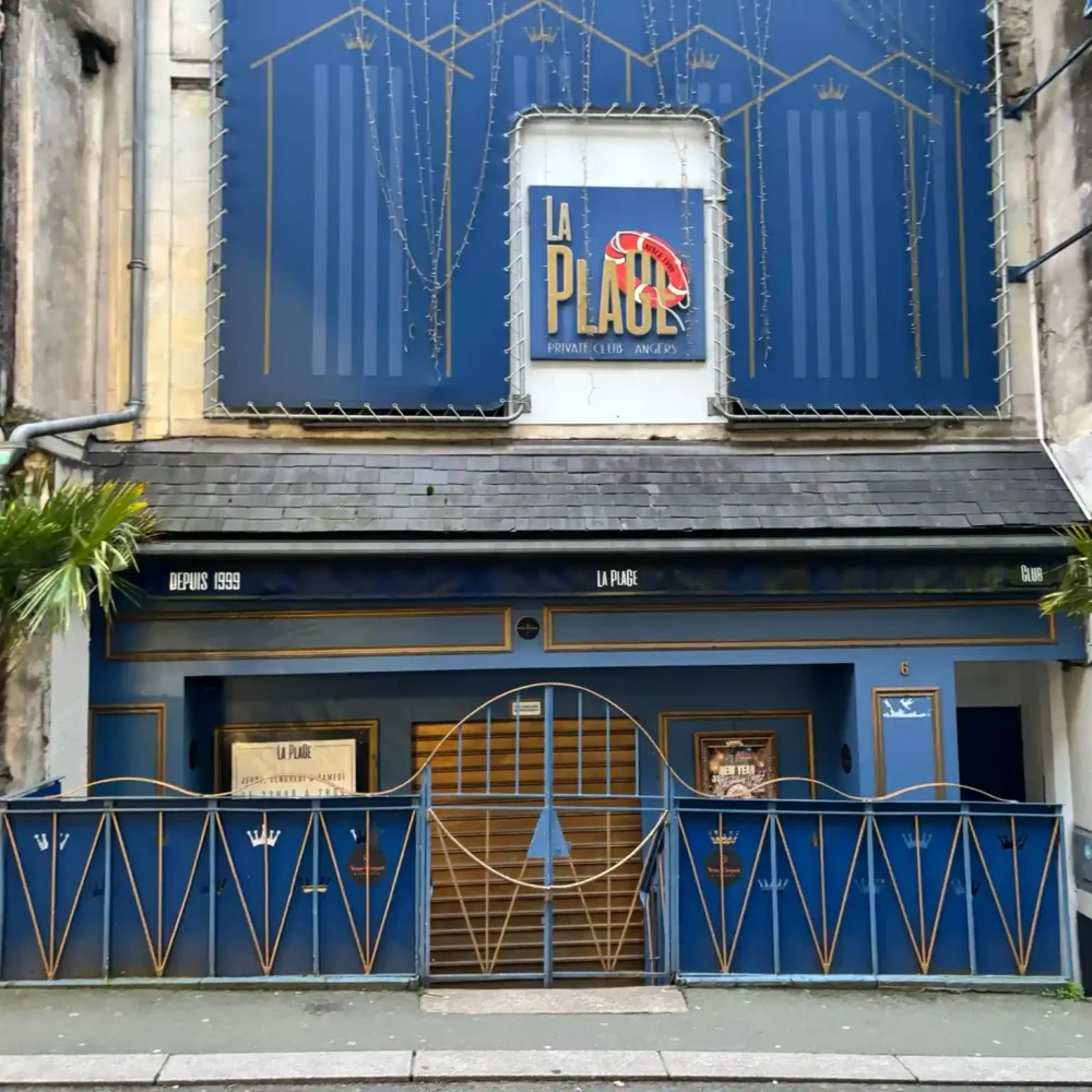 Façade du bar club La Plage à Angers