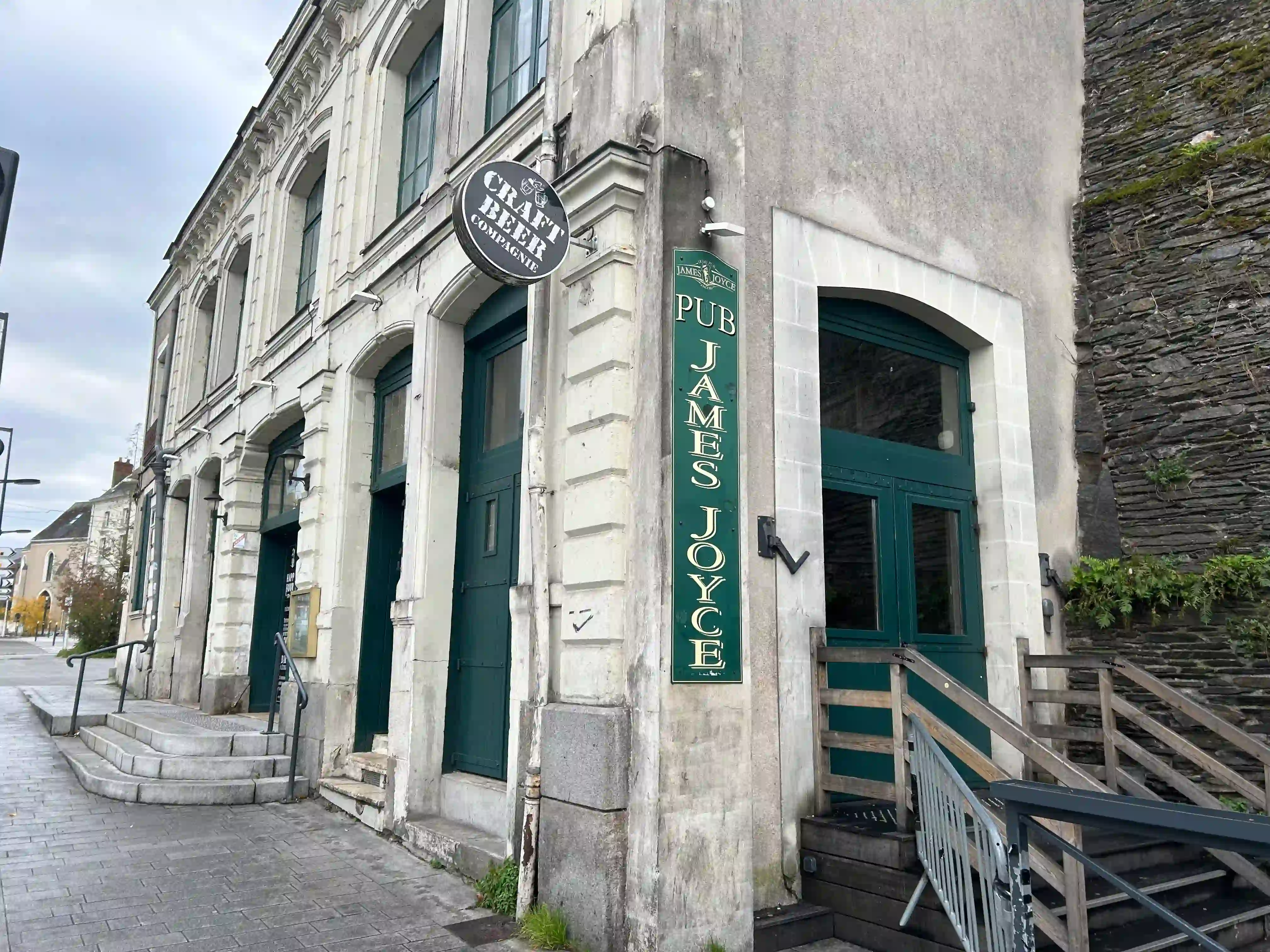Façade du bar le James Joyces à Angers