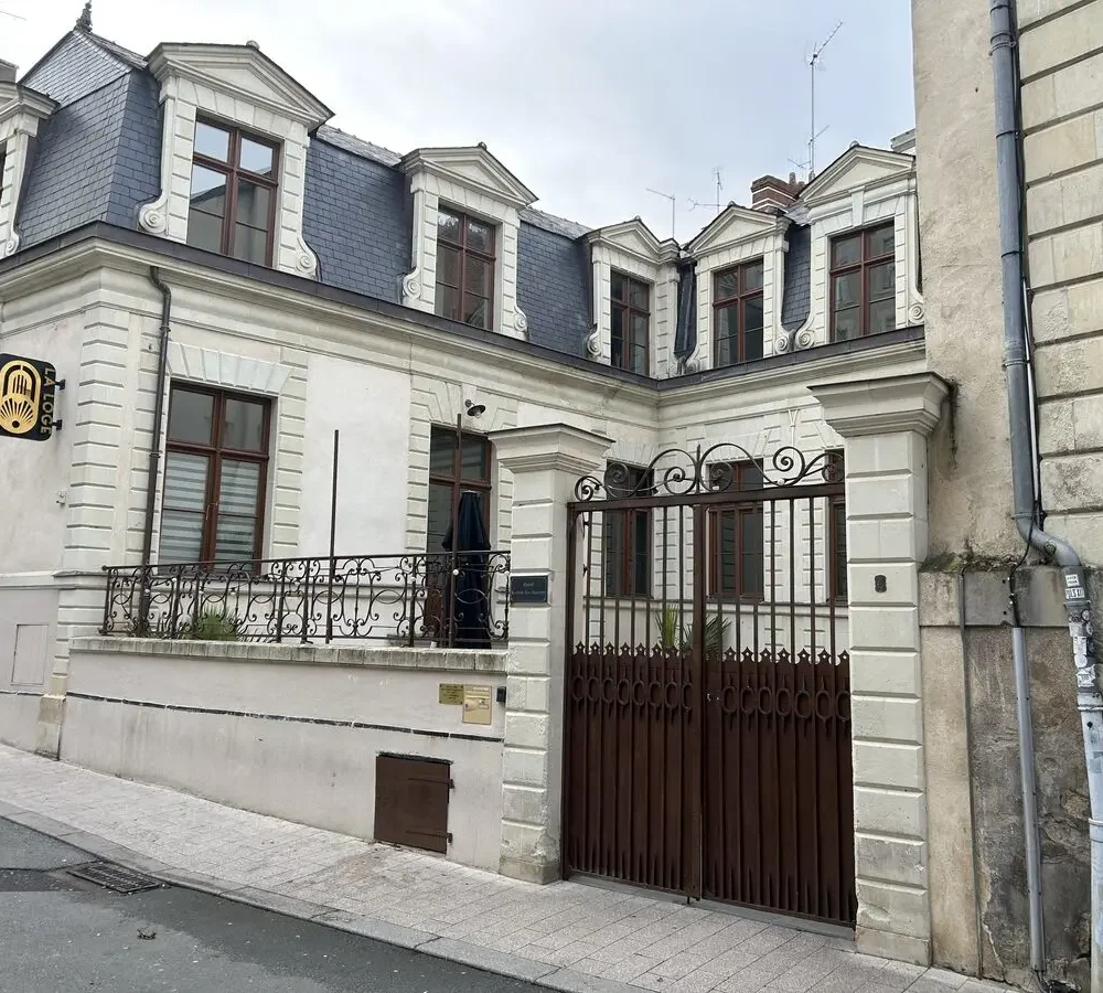 Façade du bar La Loge à Angers