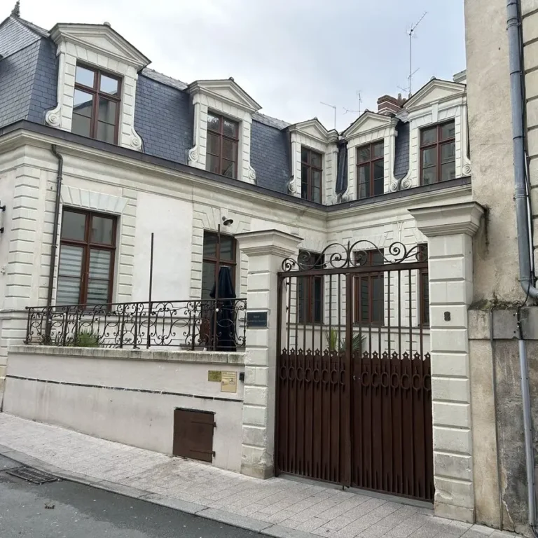 Façade du bar La Loge à Angers