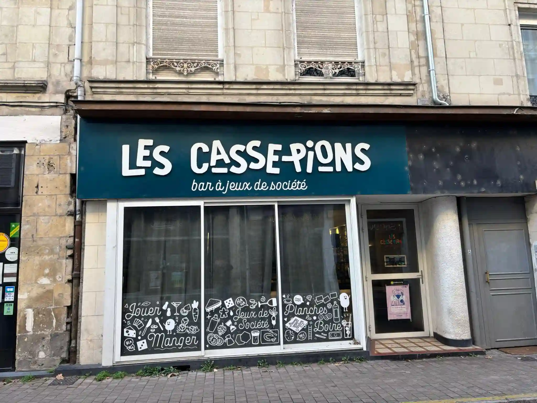Façade du bar Les Casse Pions à Angers