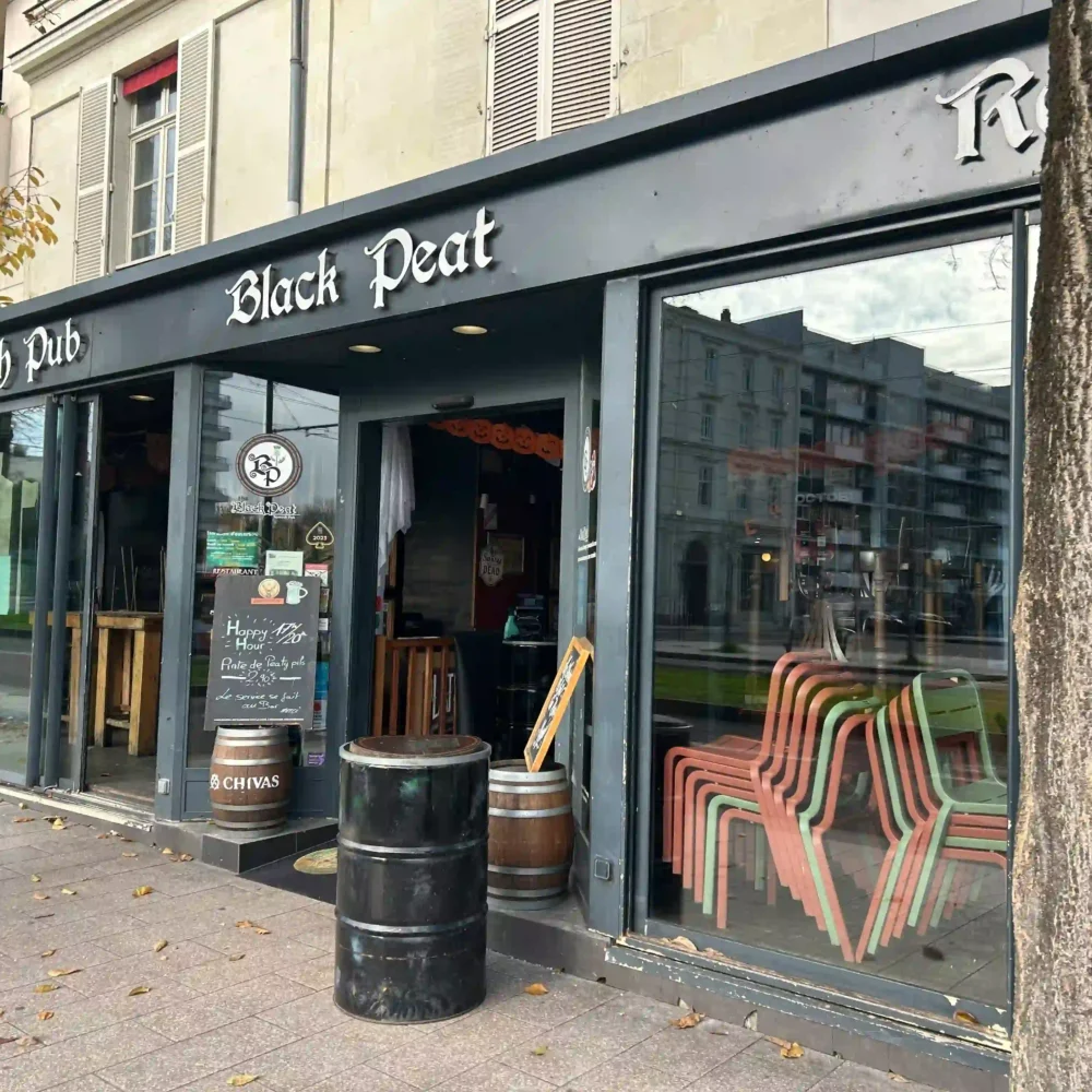 Façade du bar le Black Peat à Angers