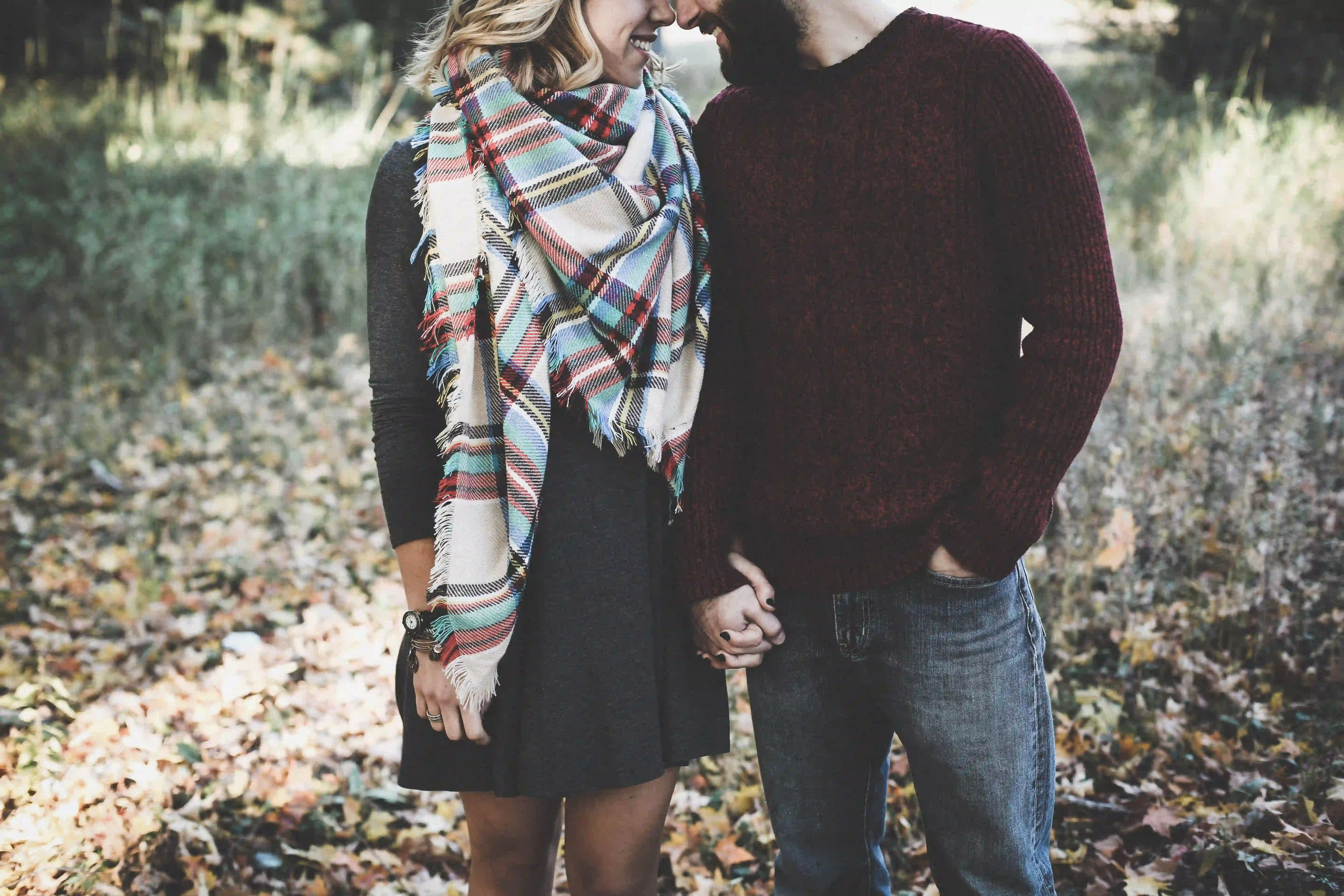 Couples ensemble mains tenantes