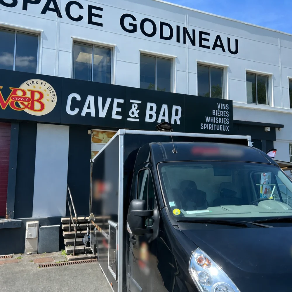Façade du bar cave v and b à Angers