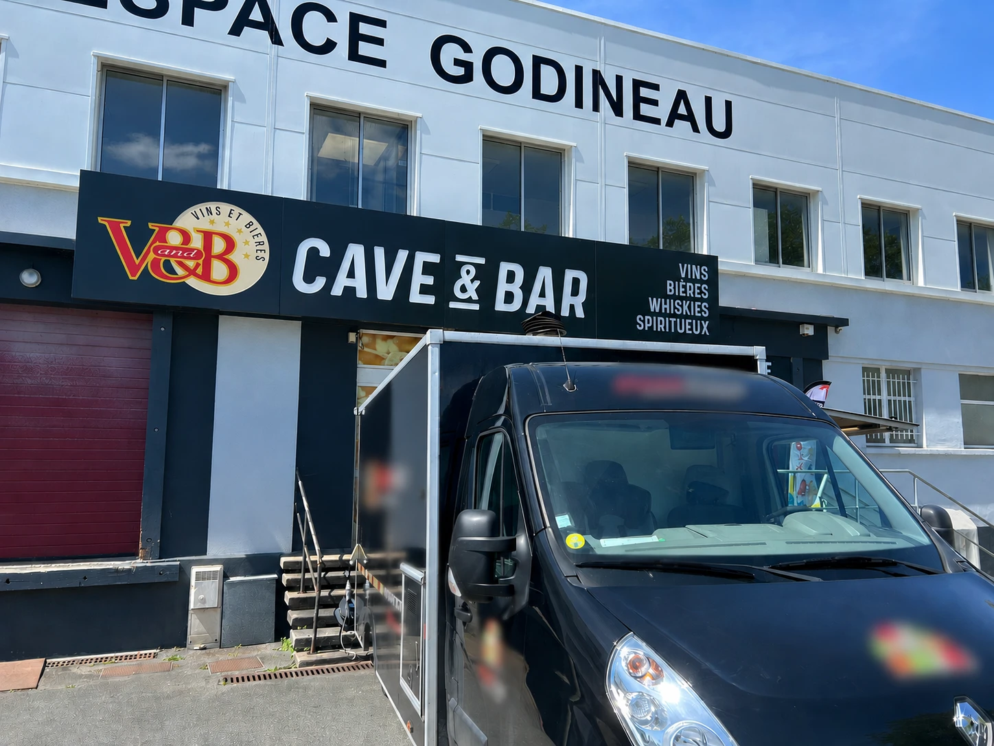 Façade du bar cave v and b à Angers