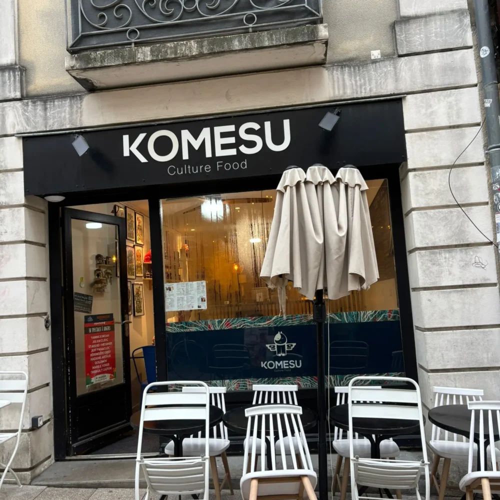 Façade du restaurant Komesu à Angers