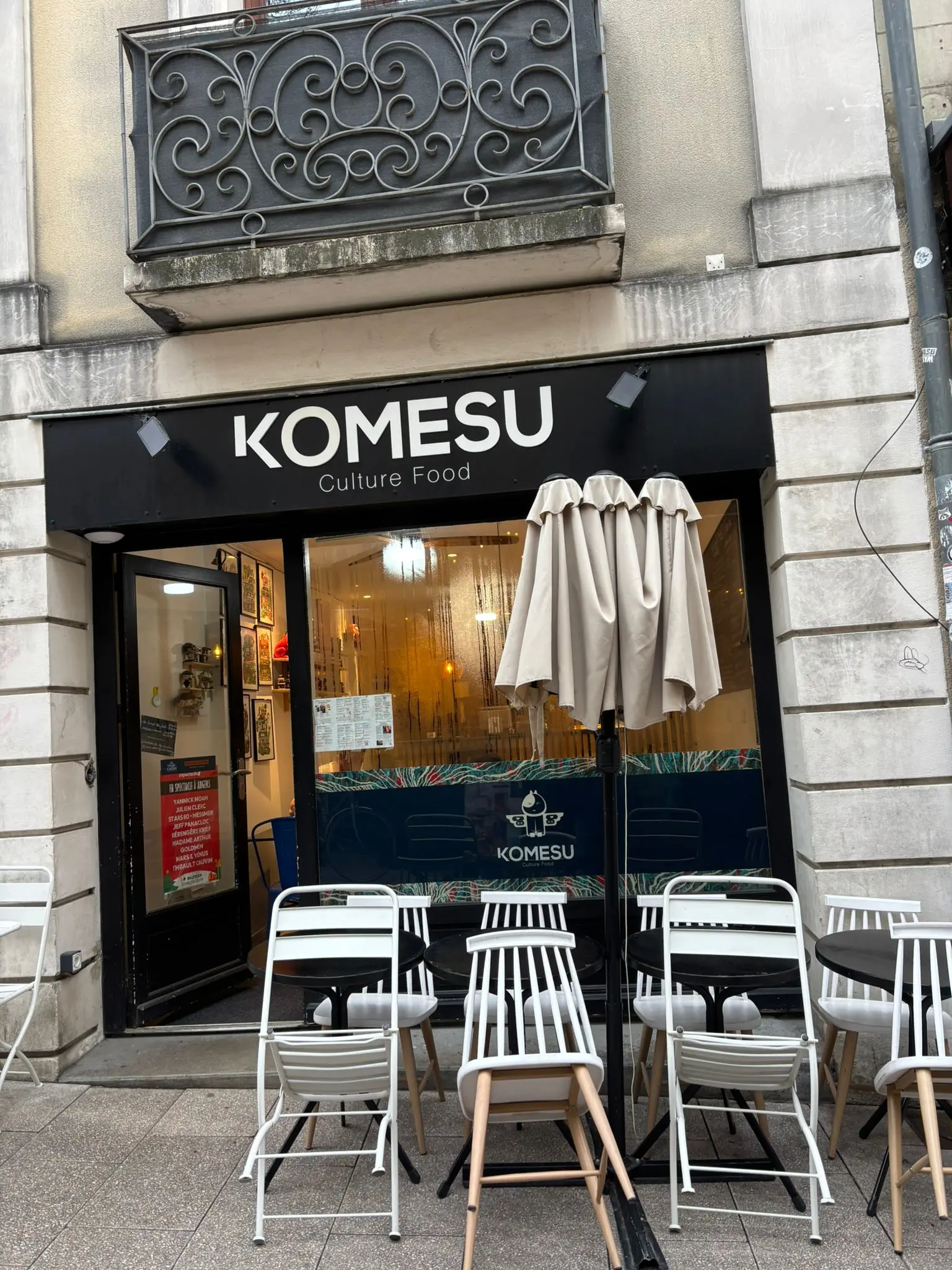 Façade du restaurant Komesu à Angers