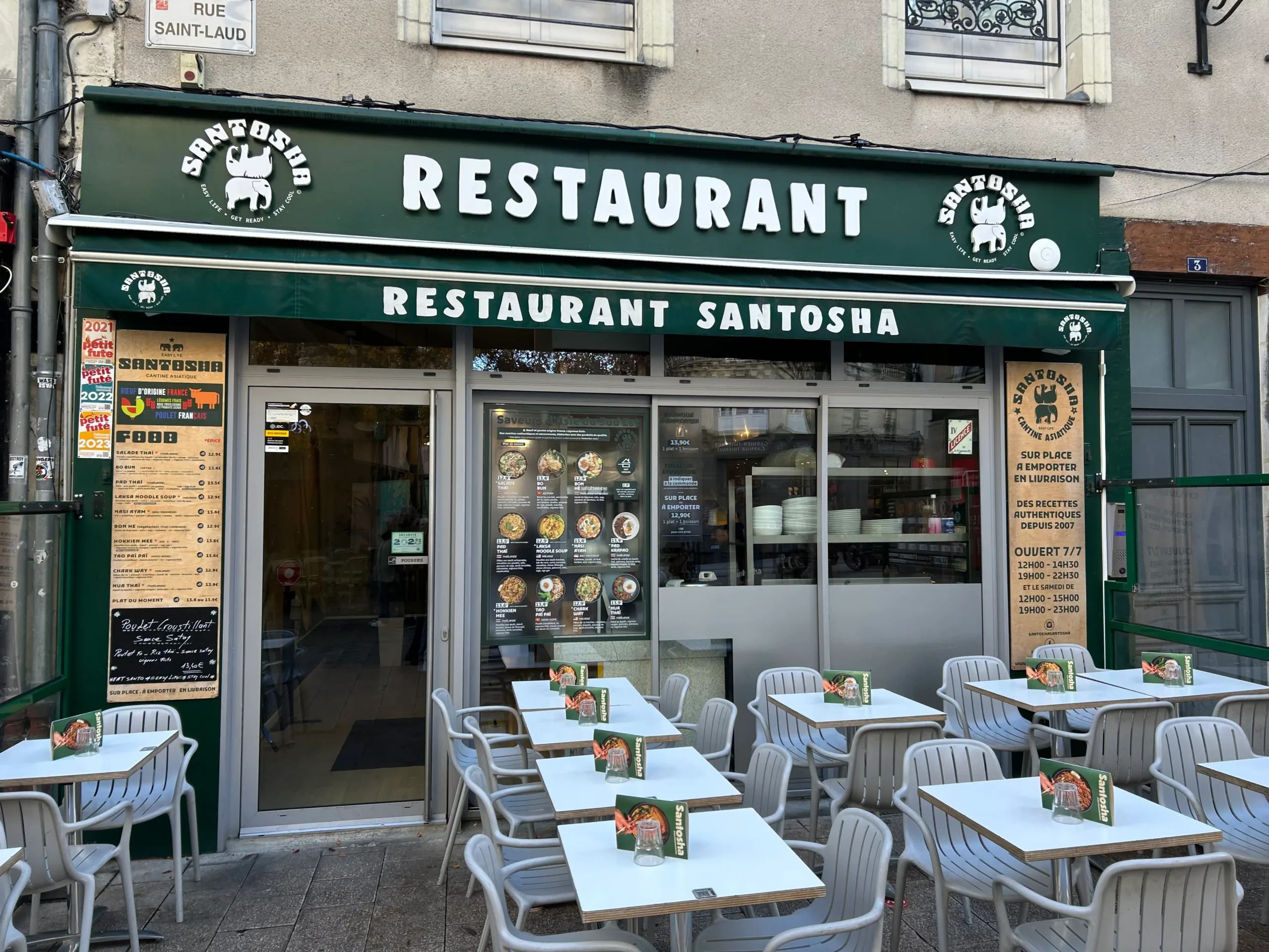 Façade du restaurant Santosha dans like centre ville d'Angers